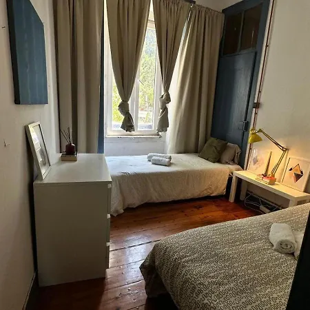 Проживание в семье Cost - Double Single Bed With Share Bathroom *
