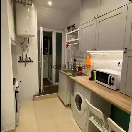 Cost - Double Single Bed With Share Bathroom * Lisbon