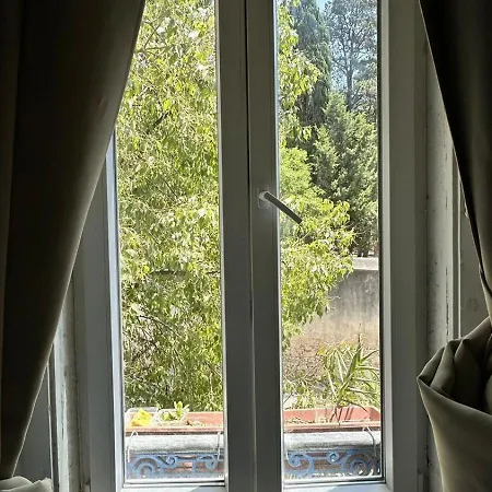 Homestay Cost - Double Single Bed With Share Bathroom Lisbon