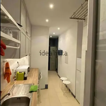 Cost - Double Single Bed With Share Bathroom Homestay Lisbon